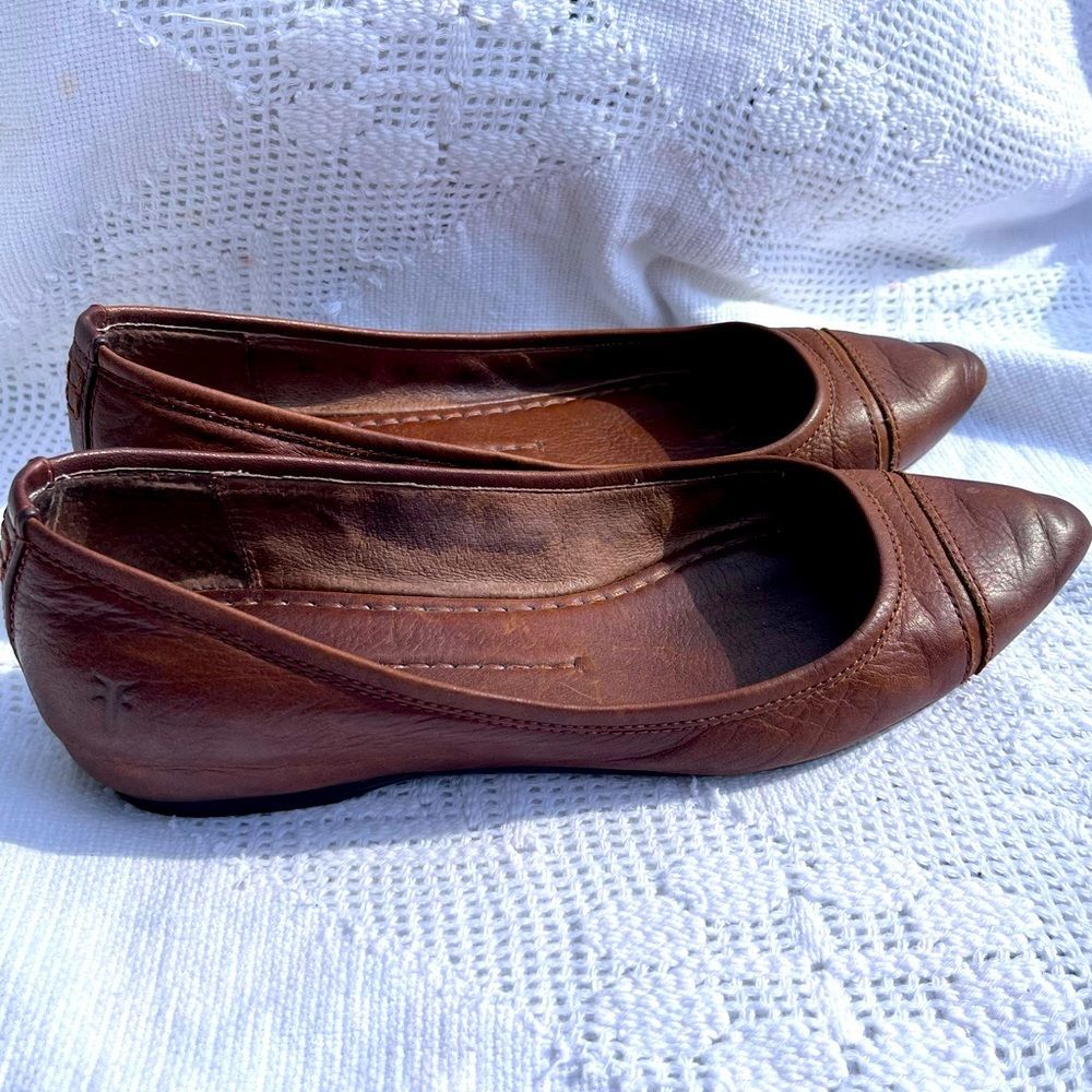 FRYE BROWN LEATHER FLATS